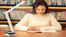 爱浦达无线充电台灯：一灯多用，解锁智能家居新体验