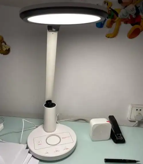 yeelight无线充电台灯不能充电