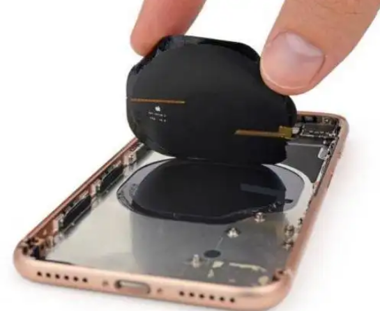 iphone无线充电线圈捅凹了还能用么