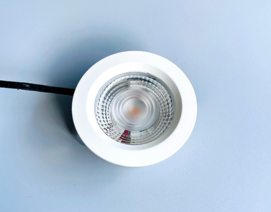 有没有无线充电的射灯 有没有无线充电的射灯